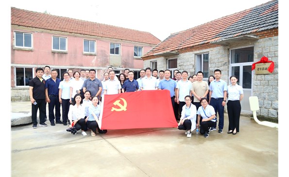 情系联系村，，，，，，，共建显担当——威海产投集团开展“五个一”主题党日活动